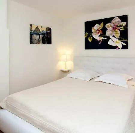 Louvre Romantic Guest house
