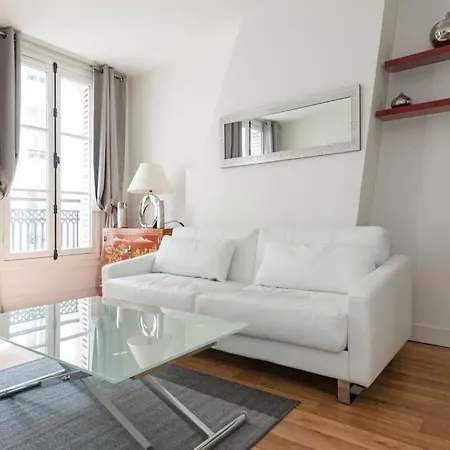 Louvre Romantic Guest house